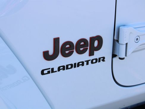 Used 2021 Jeep Gladiator Mojave AWD/4WD image 22