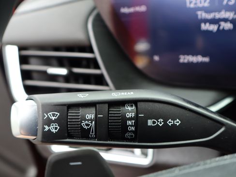 Used 2025 Buick Envision Preferred AWD/4WD image 37