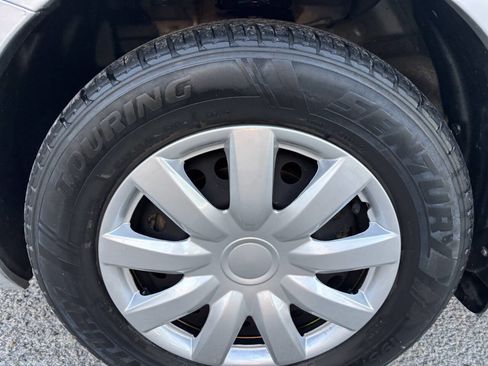 Used 2013 Nissan Versa SV image 32