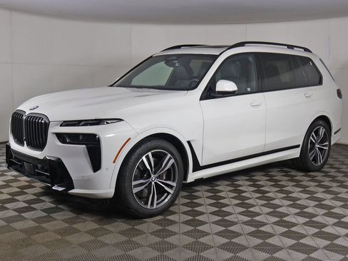 Used 2024 BMW X7 xDrive40i w/ M Sport Package AWD/4WD image 10