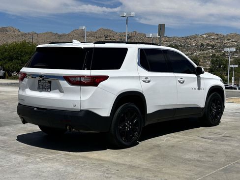 Used 2021 Chevrolet Traverse LT w/ LPO, Black Accent Package FWD image 8