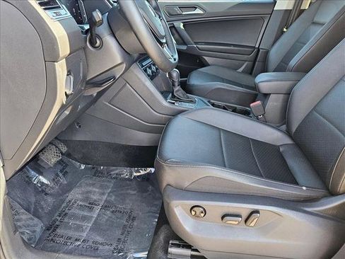 Used 2020 Volkswagen Tiguan SEL FWD image 16