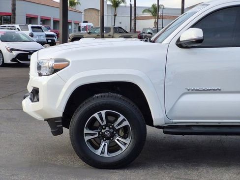 Used 2017 Toyota Tacoma TRD Sport w/ Tow Package image 23
