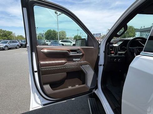 Used 2024 GMC Sierra 1500 Denali w/ Denali Reserve Package AWD/4WD image 13