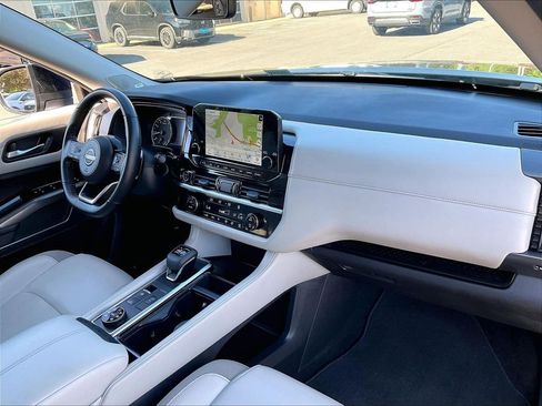 Used 2023 Nissan Pathfinder SL w/ SL Premium Package AWD/4WD image 14