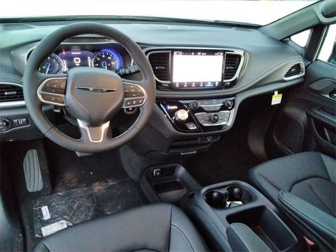 New 2026 Chrysler Pacifica Select image 30