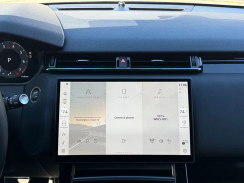 Used 2025 Land Rover Range Rover Velar Dynamic SE image 14