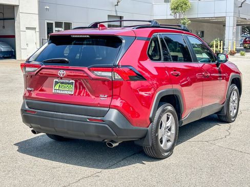 Used 2025 Toyota RAV4 XLE AWD/4WD image 6