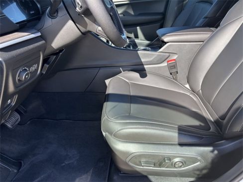 New 2025 Jeep Grand Cherokee L Limited image 9