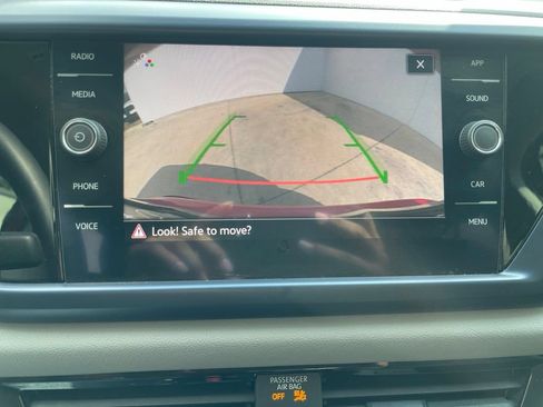 Used 2022 Volkswagen Taos SE FWD image 11