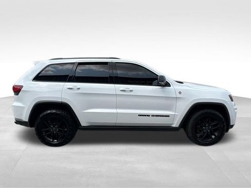 Used 2017 Jeep Grand Cherokee Trailhawk w/ Trailhawk Luxury Group AWD/4WD image 8