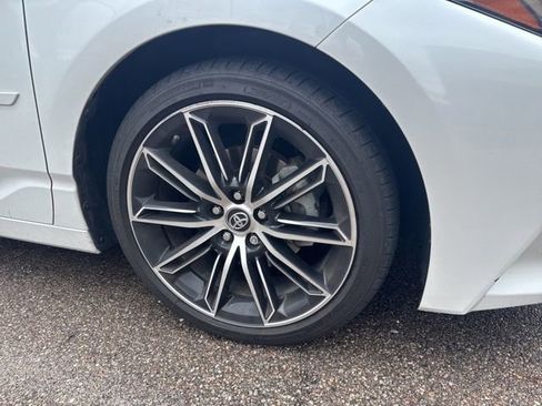Used 2019 Toyota Avalon Touring w/ Advanced Safety Package FWD image 4