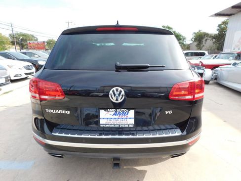 Used 2016 Volkswagen Touareg Sport image 6