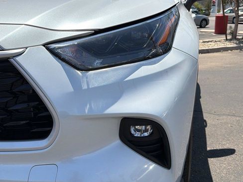 Certified 2025 Toyota Highlander XLE FWD image 3
