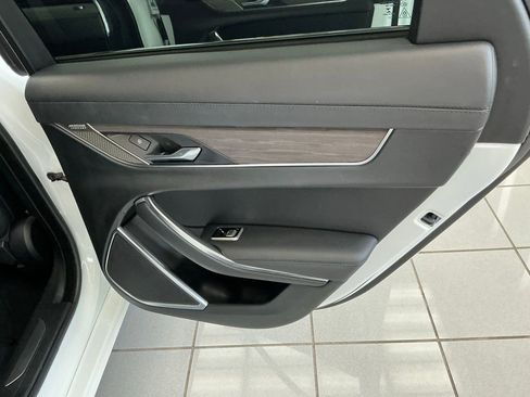 Used 2022 Jaguar XF SE image 35