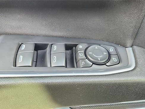 Used 2024 GMC Sierra 2500 SLT w/ SLT Premium Package image 18