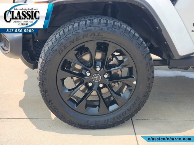 Used 2025 Jeep Gladiator Sport AWD/4WD image 13