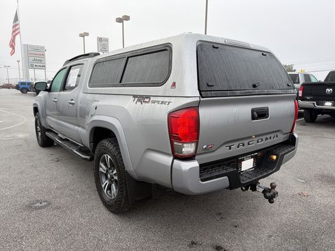Used 2017 Toyota Tacoma TRD Sport image 8