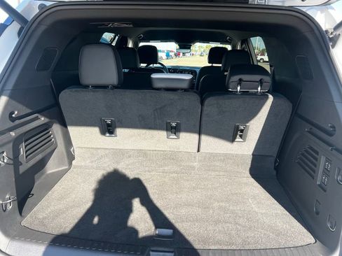 Used 2025 Chevrolet Traverse High Country image 31