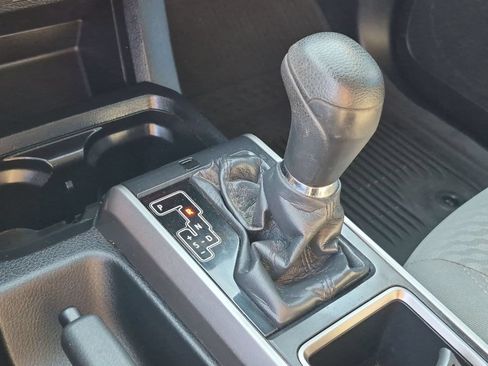 Used 2021 Toyota Tacoma SR5 AWD/4WD image 15