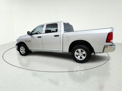 Used 2018 RAM 1500 ST w/ SXT Appearance Group AWD/4WD image 4
