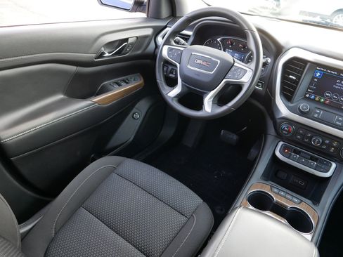 Used 2023 GMC Acadia SLE w/ Driver Convenience Package image 9