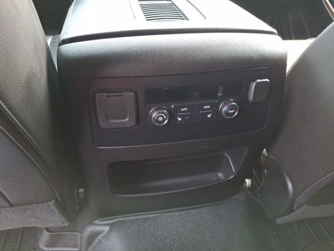 Used 2019 GMC Yukon Denali AWD/4WD image 11