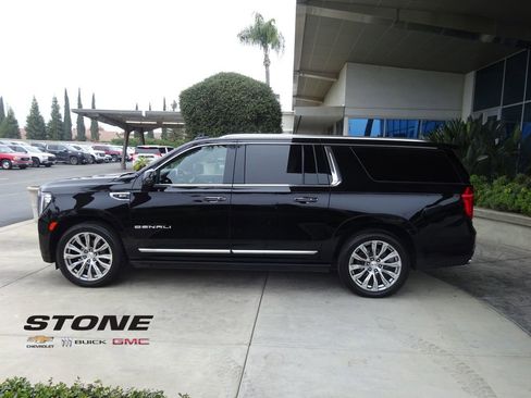 Used 2022 GMC Yukon XL Denali w/ Max Trailering Package image 4