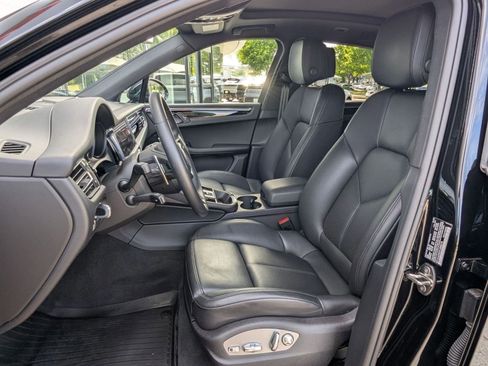Certified 2026 Porsche Macan AWD/4WD image 5