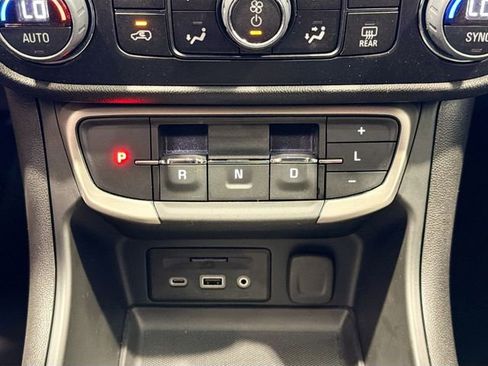 Used 2024 GMC Terrain Denali w/ Denali Premium Package AWD/4WD image 16