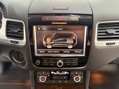Used 2014 Volkswagen Touareg Hybrid AWD/4WD image 26