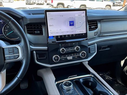 Used 2024 Ford Expedition XLT image 8