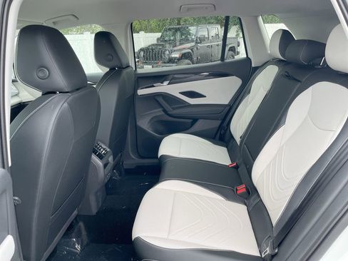 New 2025 Volkswagen Tiguan SE image 46