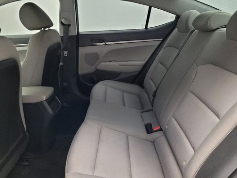 Used 2017 Hyundai Elantra SE image 18