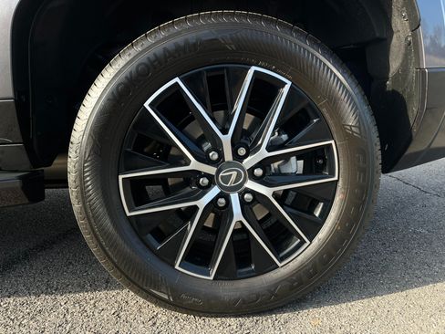 Used 2025 Lexus GX 550 w/ Accessory Package (2T) AWD/4WD image 57