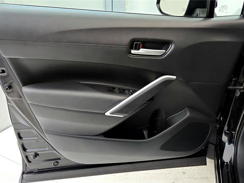 Used 2022 Toyota Corolla Cross XLE image 22