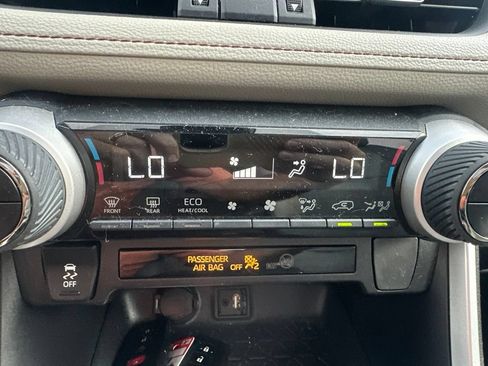 Used 2019 Toyota RAV4 XLE Premium FWD image 19