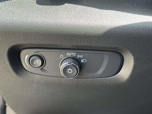 Used 2023 Chevrolet Traverse RS AWD/4WD image 21