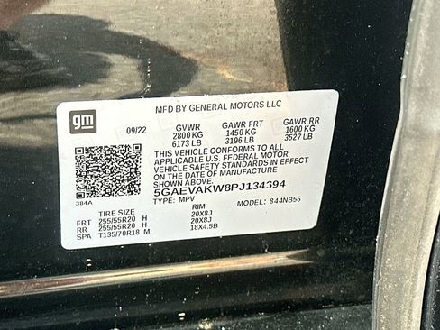 Used 2023 Buick Enclave Essence w/ Sport Touring Edition image 27