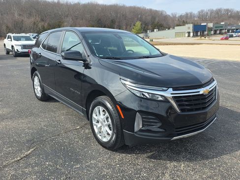 Used 2024 Chevrolet Equinox LT image 2