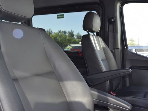 Used 2024 Mercedes-Benz Sprinter 2500 image 13