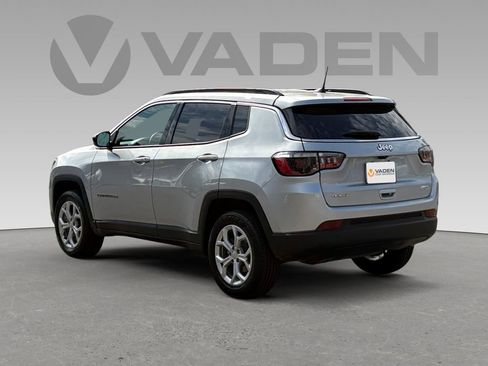 Used 2024 Jeep Compass Latitude image 19