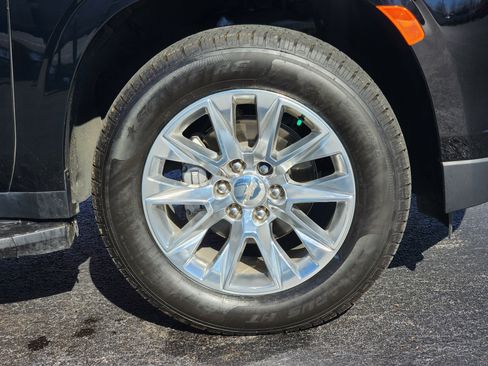 Used 2024 Chevrolet Suburban Premier image 6