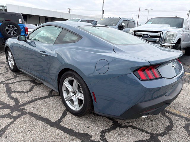 Used 2026 Ford Mustang Coupe RWD image 5