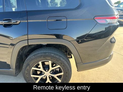 Used 2024 Jeep Grand Cherokee L Limited w/ Luxury Tech Group II image 11