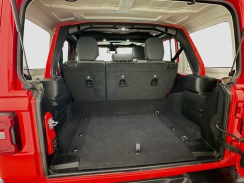Used 2025 Jeep Wrangler Unlimited Sahara AWD/4WD image 29