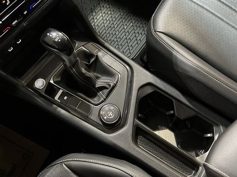 Used 2022 Volkswagen Tiguan SE image 20