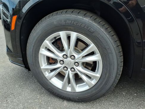 Certified 2024 Cadillac XT6 Luxury w/ LPO, Floor Liner Package AWD/4WD image 9