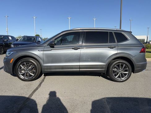 Used 2023 Volkswagen Tiguan SE FWD image 2