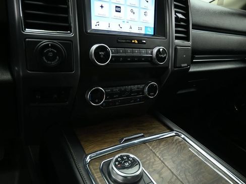 Used 2019 Ford Expedition Platinum RWD image 16